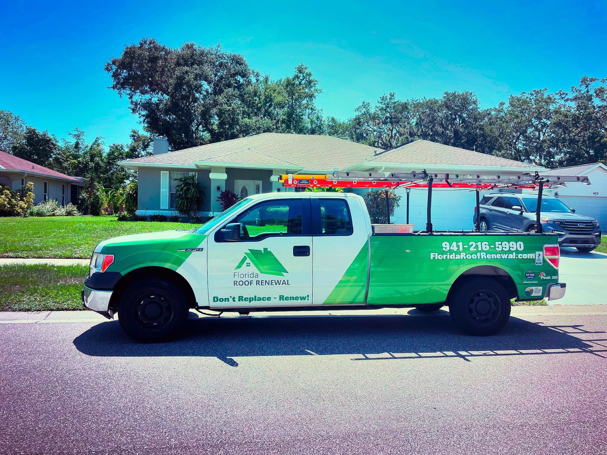 Florida Roof Renewal truck arriving for a free roof assessment